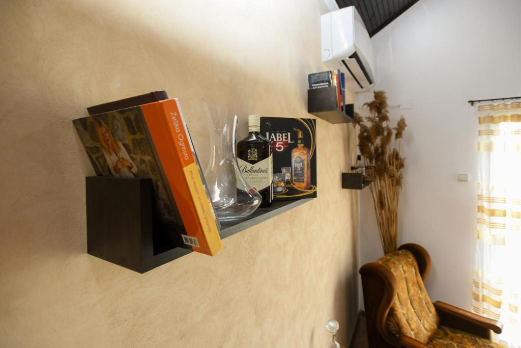 TV a/nebo společenská místnost v ubytování Apartman Pejović