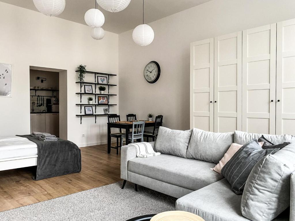 Posedenie v ubytovaní Cozy Apartment in the heart of Jewish District