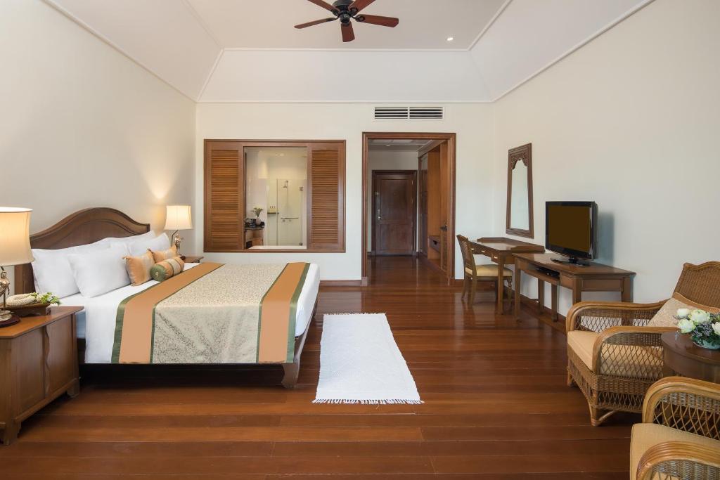 Postel nebo postele na pokoji v ubytování Dheva Mantra Resort