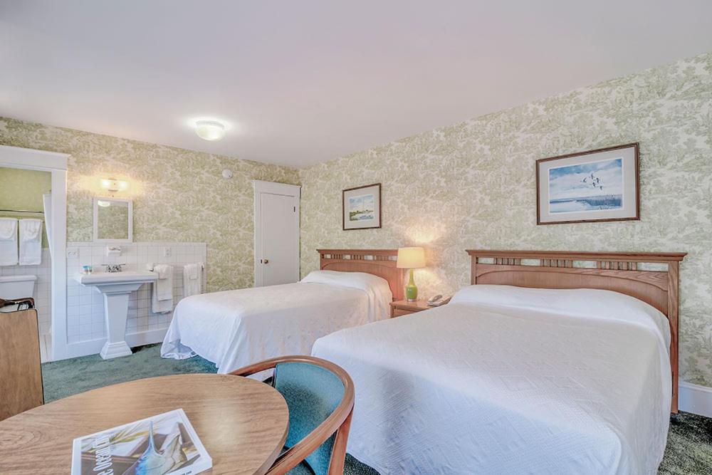 Postel nebo postele na pokoji v ubytování Atlantic Hotel, Inc