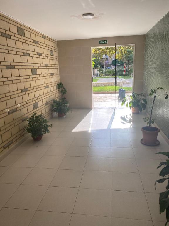 Vonkajšia záhrada v ubytovaní SALOU : SPACIEUX APPARTEMENT 100 M2 vue sur mer