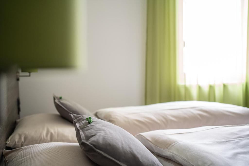 Postel nebo postele na pokoji v ubytování eee Hotel Graz
