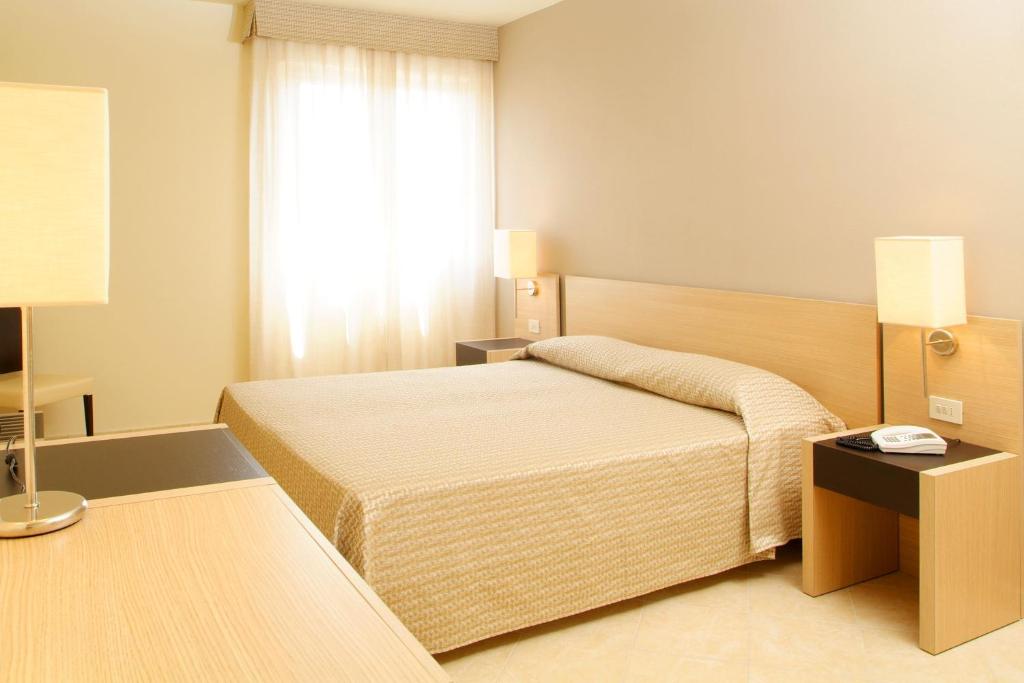 Postel nebo postele na pokoji v ubytování Hotel San Giuan