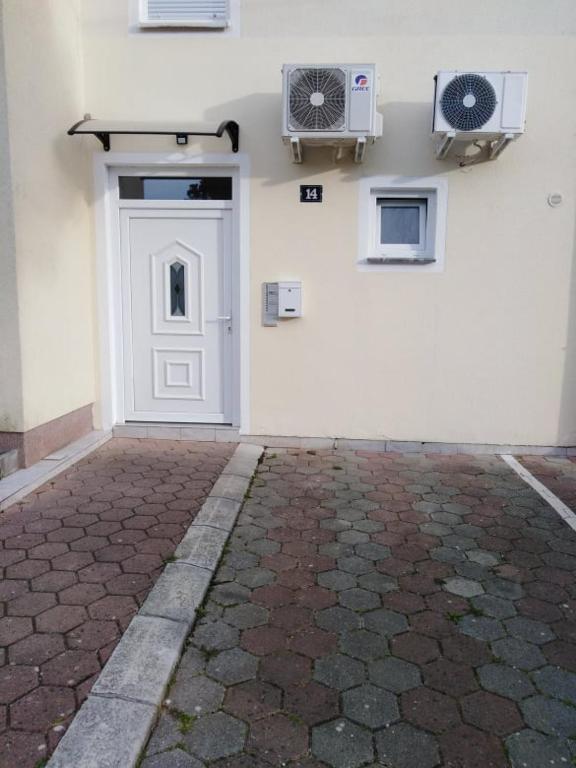 Fotografie z fotogalerie ubytování STUDIO APARTMAN TONKO - s balkonom v destinaci Zaton