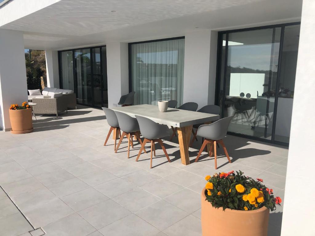 Balkón nebo terasa v ubytování 3 BDRM Vacation Home • SEA VIEW • Cala De Mijas