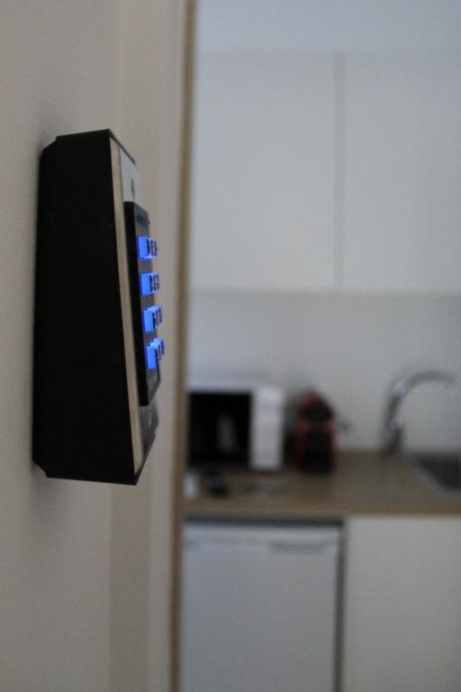Kuchyň nebo kuchyňský kout v ubytování Altair Airport Apartman