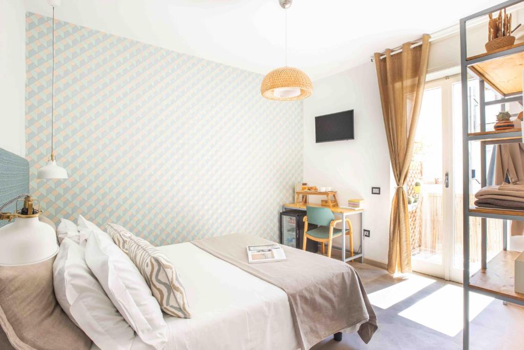 Łóżko lub łóżka w pokoju w obiekcie SorrentoVibes - Luxury Four Bedroom Home with Amazing Terraces in Sorrento