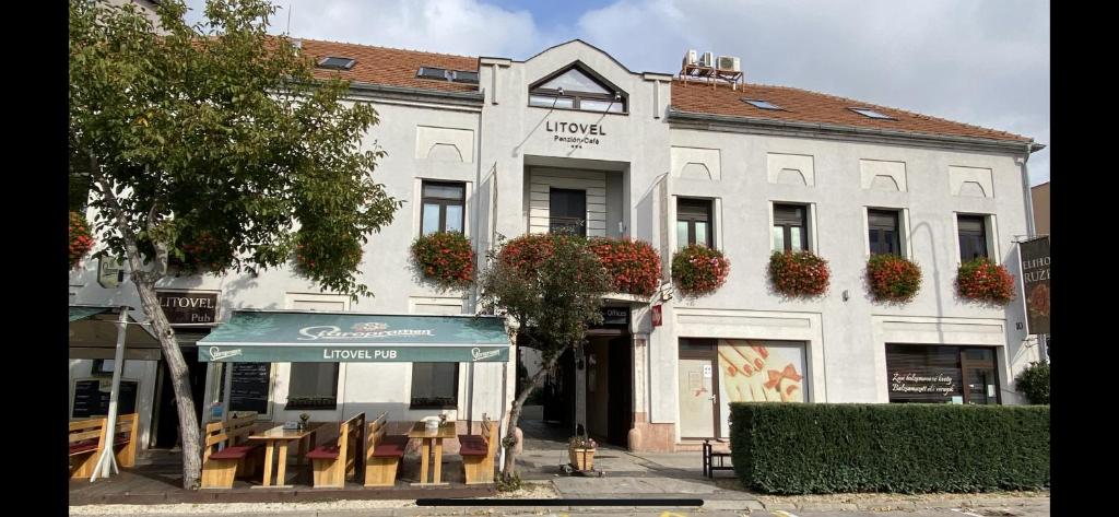 Budova, kde se hotel nachází