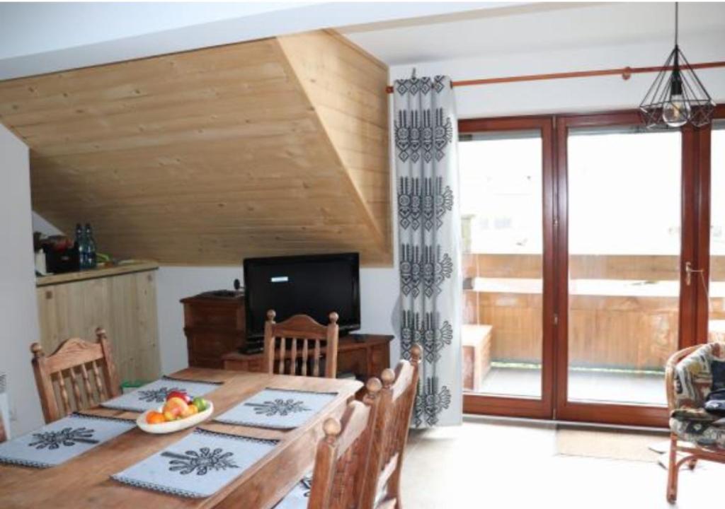 Posedenie v ubytovaní Apartament z basenem