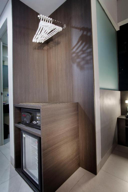 Kuchyň nebo kuchyňský kout v ubytování Neo Hotel Tendean Jakarta by ASTON