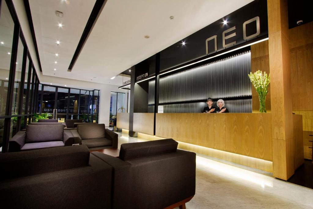 Posezení v ubytování Neo Hotel Tendean Jakarta by ASTON