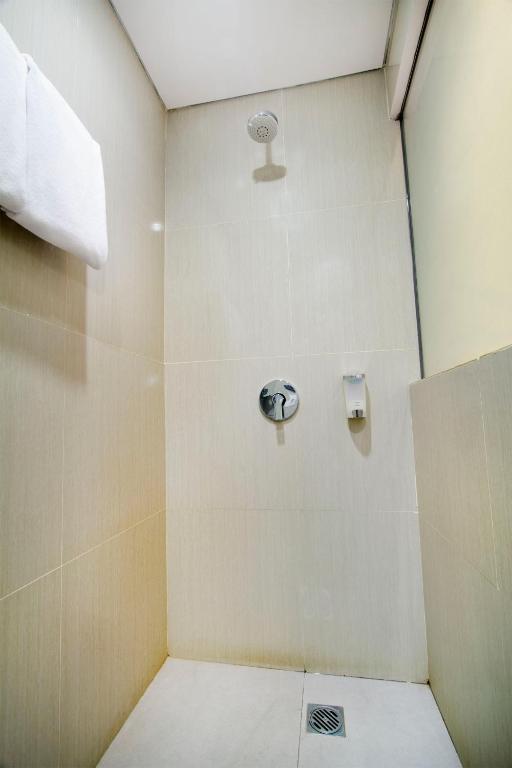 Koupelna v ubytování Neo Hotel Tendean Jakarta by ASTON