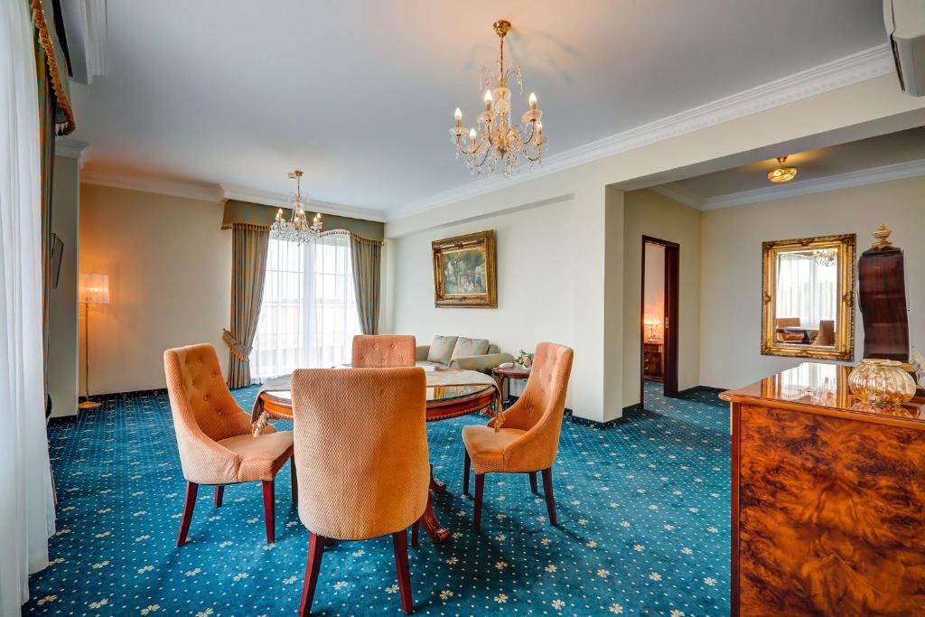 Parisel Palace Centrum Konferencyjno-Wypoczynkowe Klimki pod Łukowem - Prestige-Suite