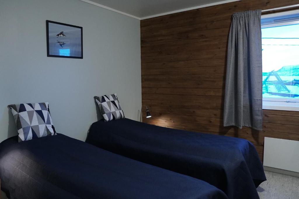 Un pat sau paturi într-o cameră la Jakobselvkaia