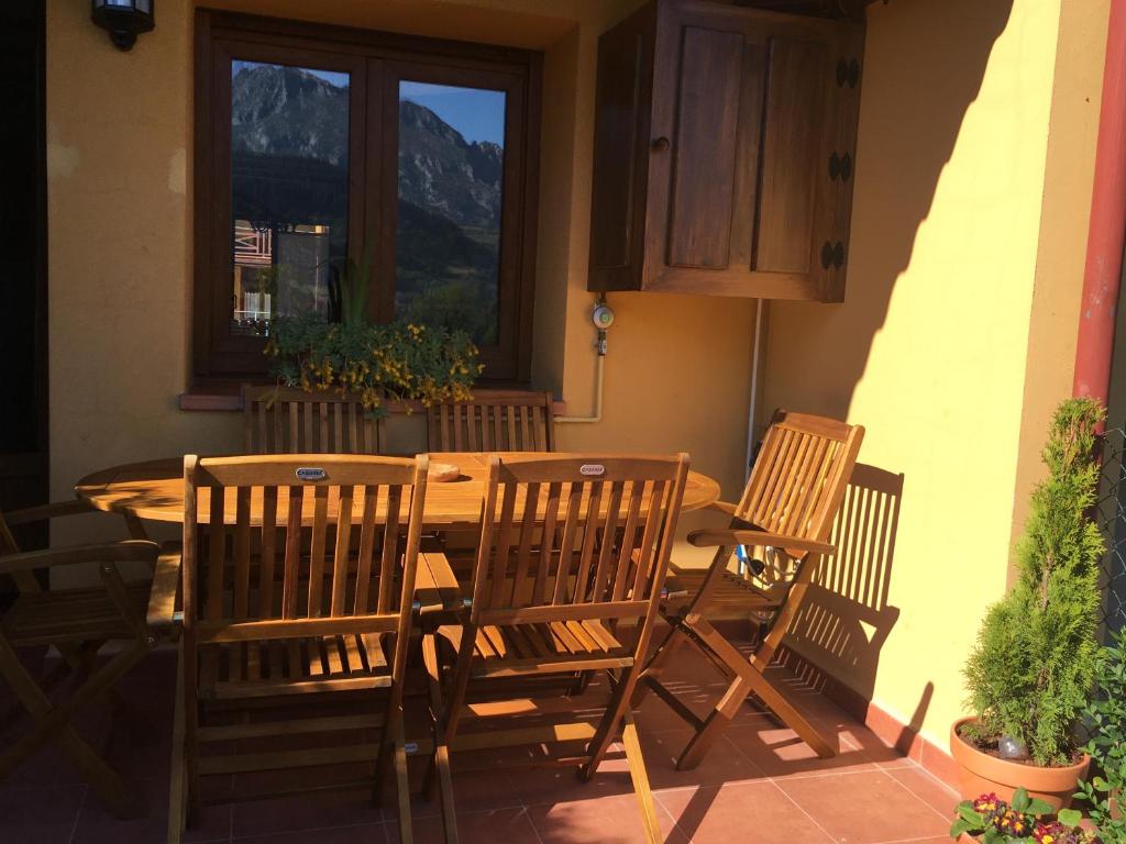 Fotografia z galérie ubytovania PRECIOSO CHALET JUNTO A POTES CON PISCINA-4 Hab,3 Baños v destinácii Ojedo
