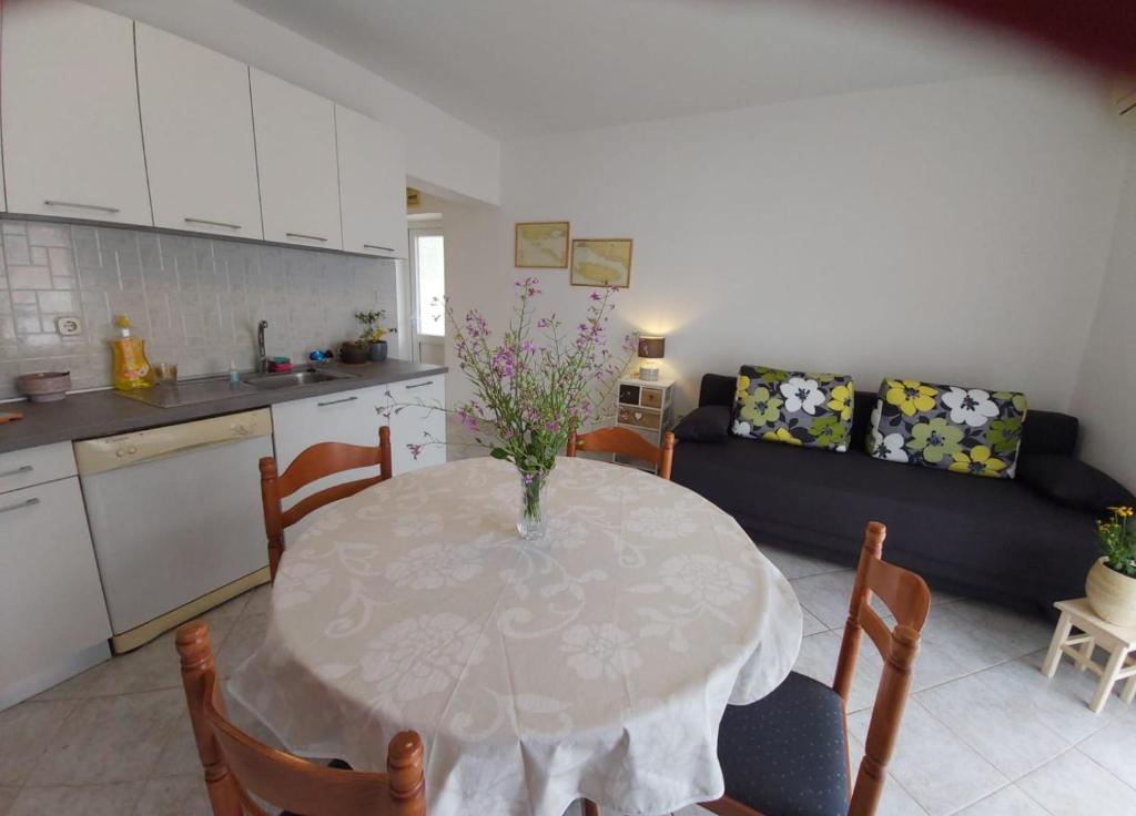 Kuchyňa alebo kuchynka v ubytovaní Apartment Orlić