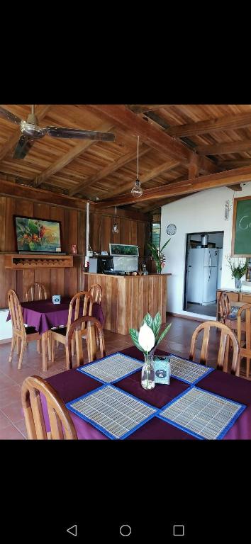 Kuchyň nebo kuchyňský kout v ubytování La Ceiba Tree Lodge