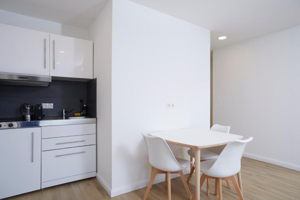 Kuchyň nebo kuchyňský kout v ubytování Hamburg Nord Apartments