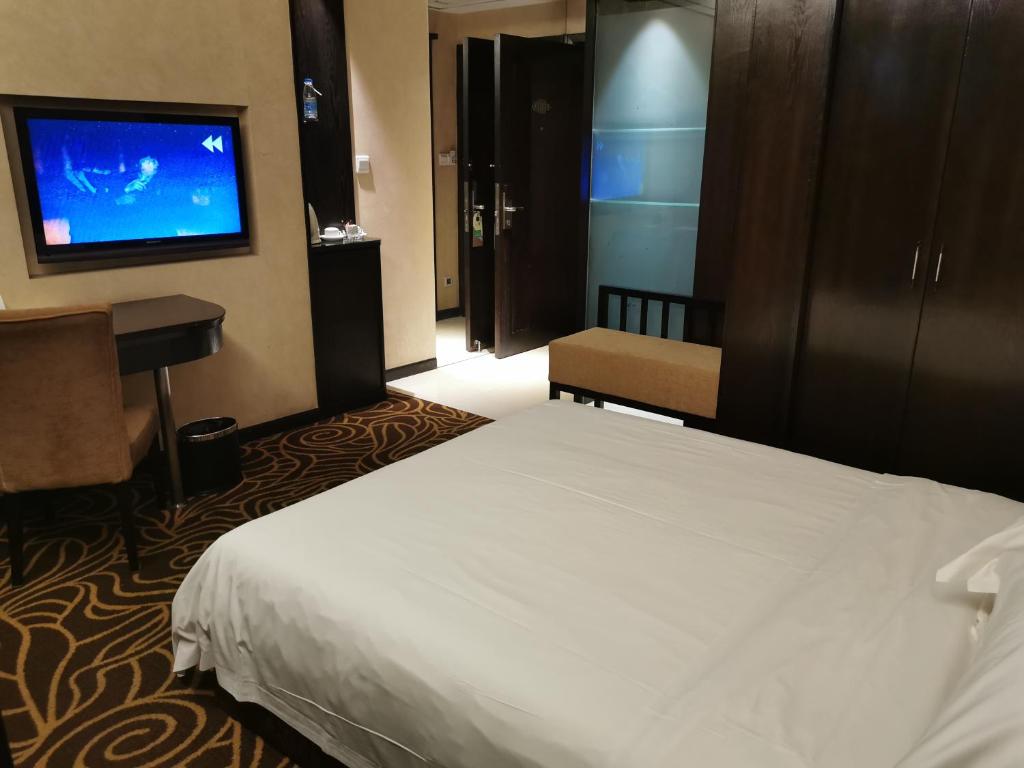 TV a/nebo společenská místnost v ubytování Hua Shi Hotel