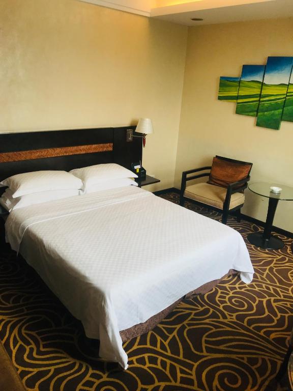 Postel nebo postele na pokoji v ubytování Hua Shi Hotel