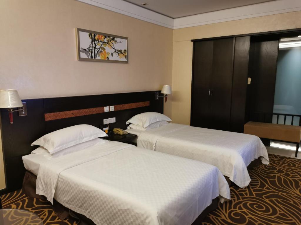 Postel nebo postele na pokoji v ubytování Hua Shi Hotel