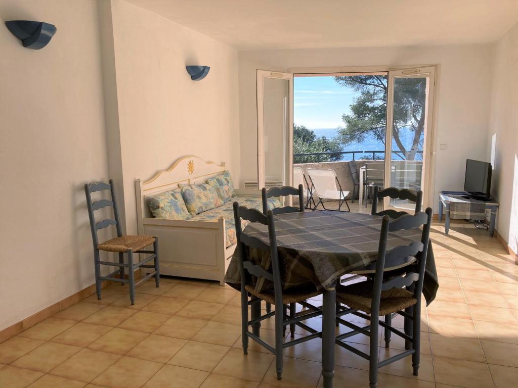 Posezení v ubytování Résidence hôtelière Le Provençal à Giens - Bord de mer