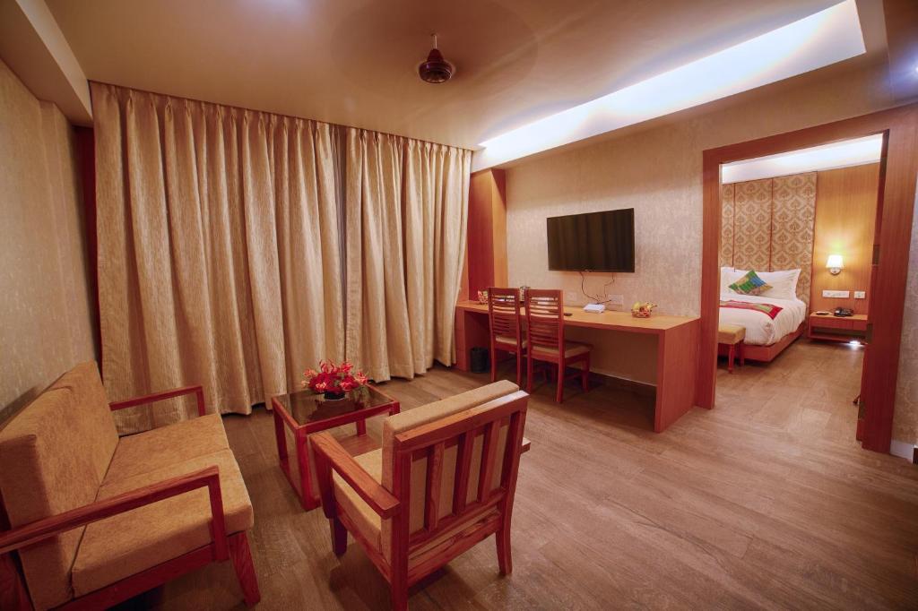 TV a/nebo společenská místnost v ubytování Abhyagama Hotel