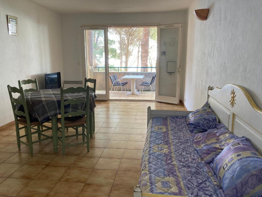 Posezení v ubytování Résidence hôtelière Le Provençal à Giens - Bord de mer