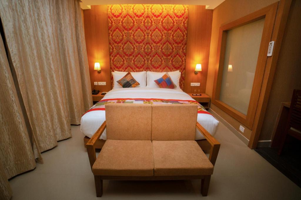 Postel nebo postele na pokoji v ubytování Abhyagama Hotel