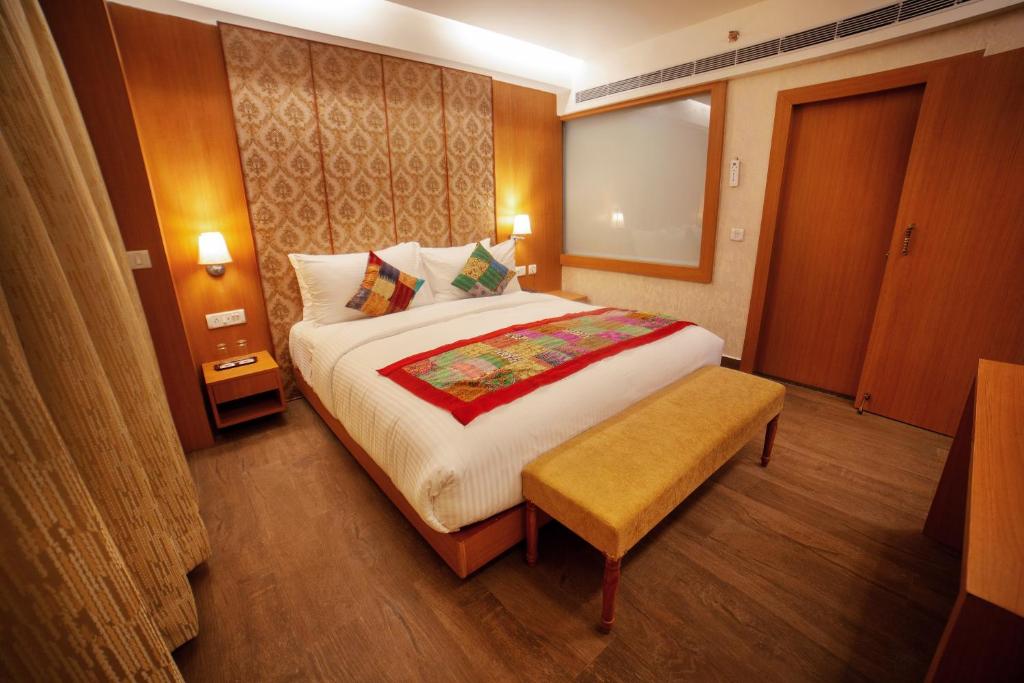Postel nebo postele na pokoji v ubytování Abhyagama Hotel