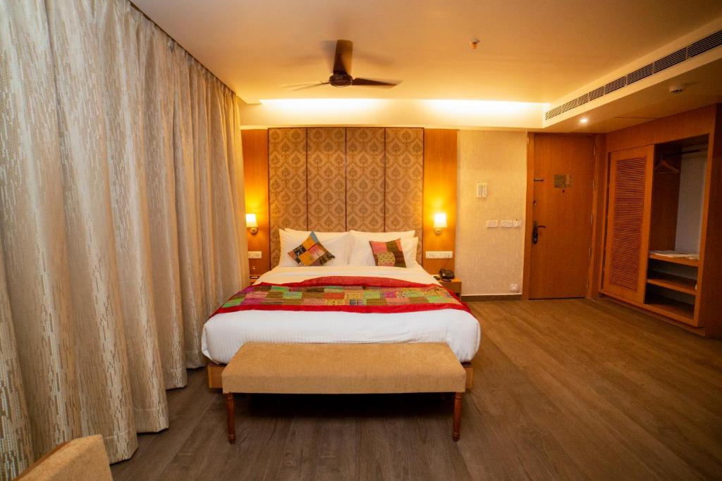 Postel nebo postele na pokoji v ubytování Abhyagama Hotel