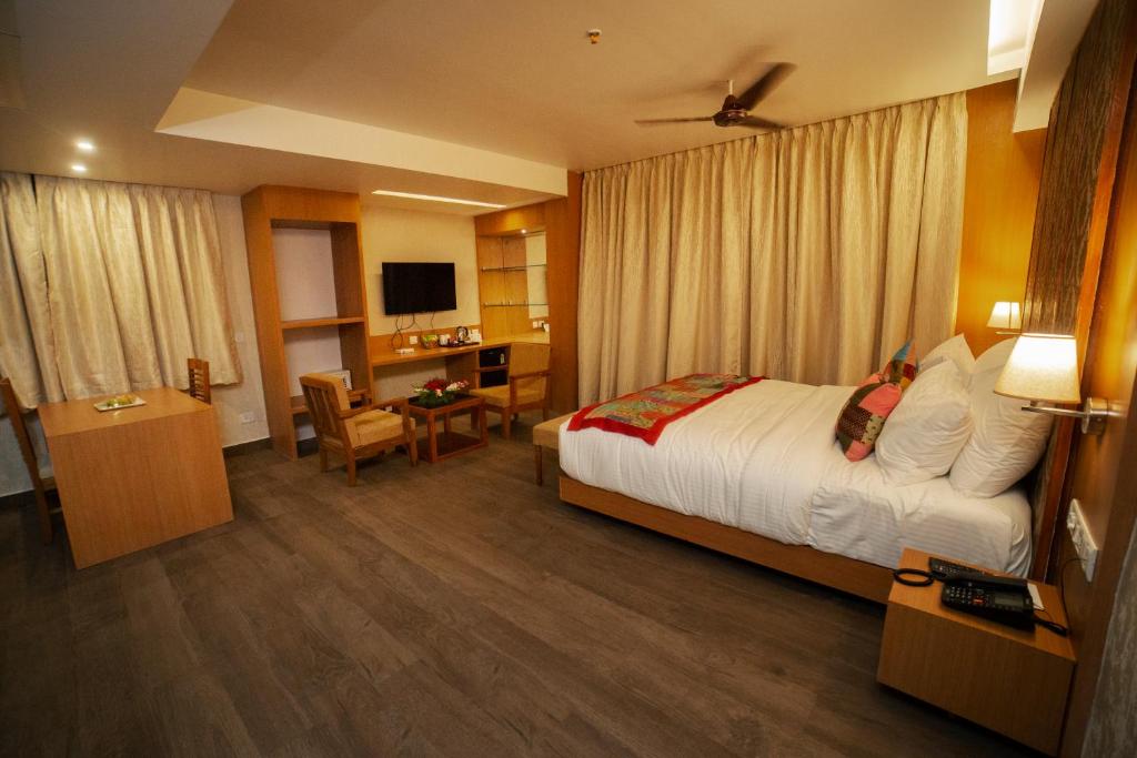 Postel nebo postele na pokoji v ubytování Abhyagama Hotel