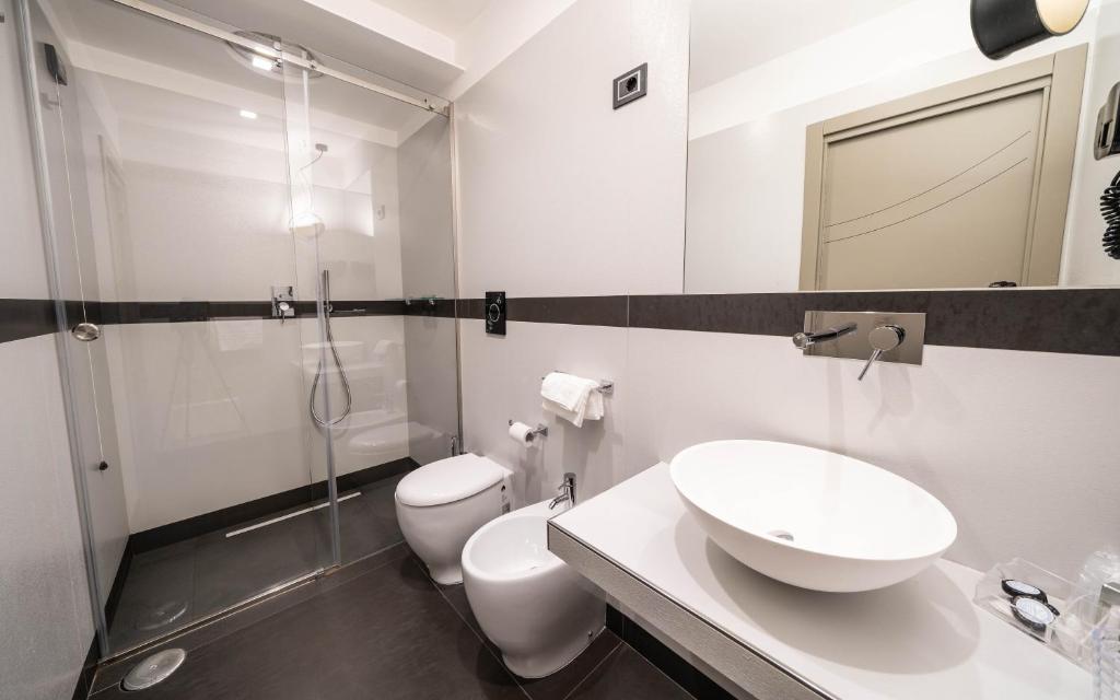 A bathroom at Hotel Il Gabbiano
