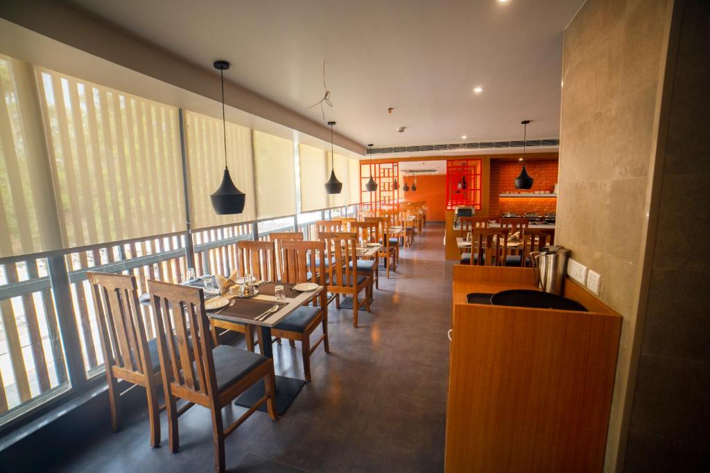 Restaurace v ubytování Abhyagama Hotel