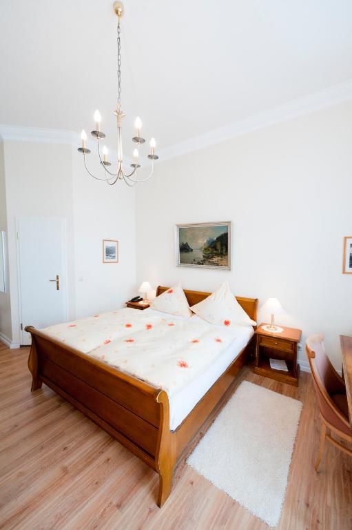 Postel nebo postele na pokoji v ubytování Hotel Spöttel