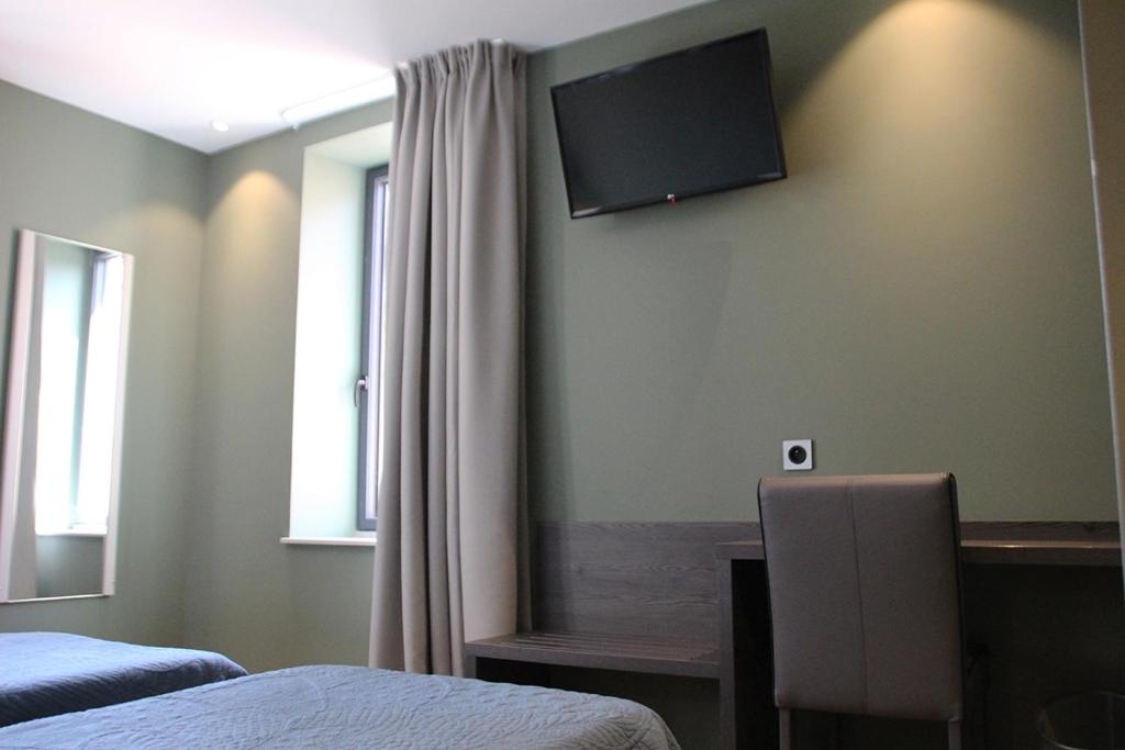 Postel nebo postele na pokoji v ubytování Hotel Le Pont Neuf
