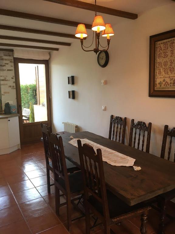 Fotografia z galérie ubytovania PRECIOSO CHALET JUNTO A POTES CON PISCINA-4 Hab,3 Baños v destinácii Ojedo
