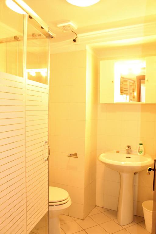 Koupelna v ubytování Trarego haus