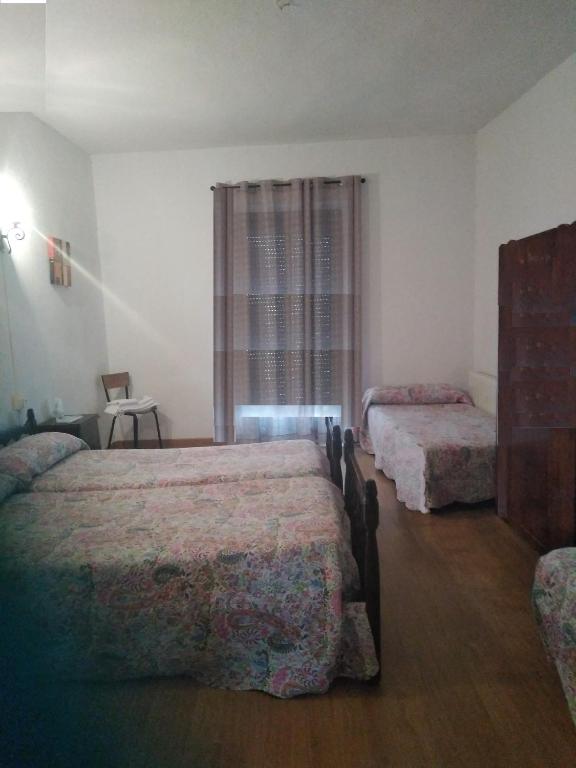Pension Carretero - Familiekamer Met Gedeelde Badkamer