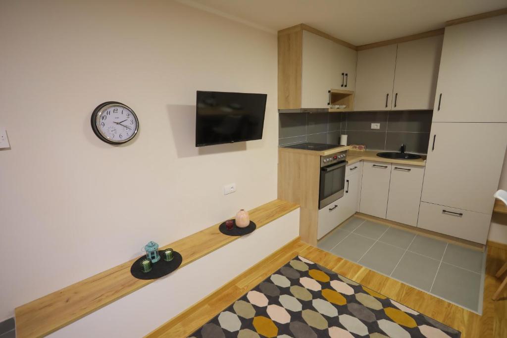 Kuchyň nebo kuchyňský kout v ubytování Mipet apartmani