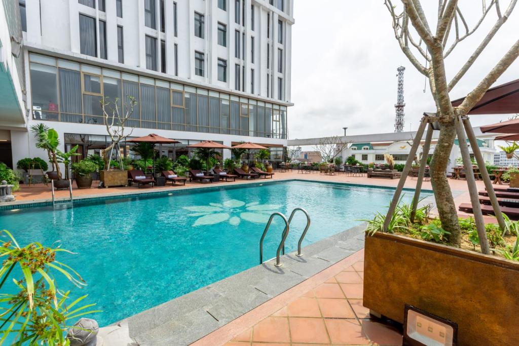 Bazén v ubytování White Lotus Hue Hotel nebo v jeho okolí