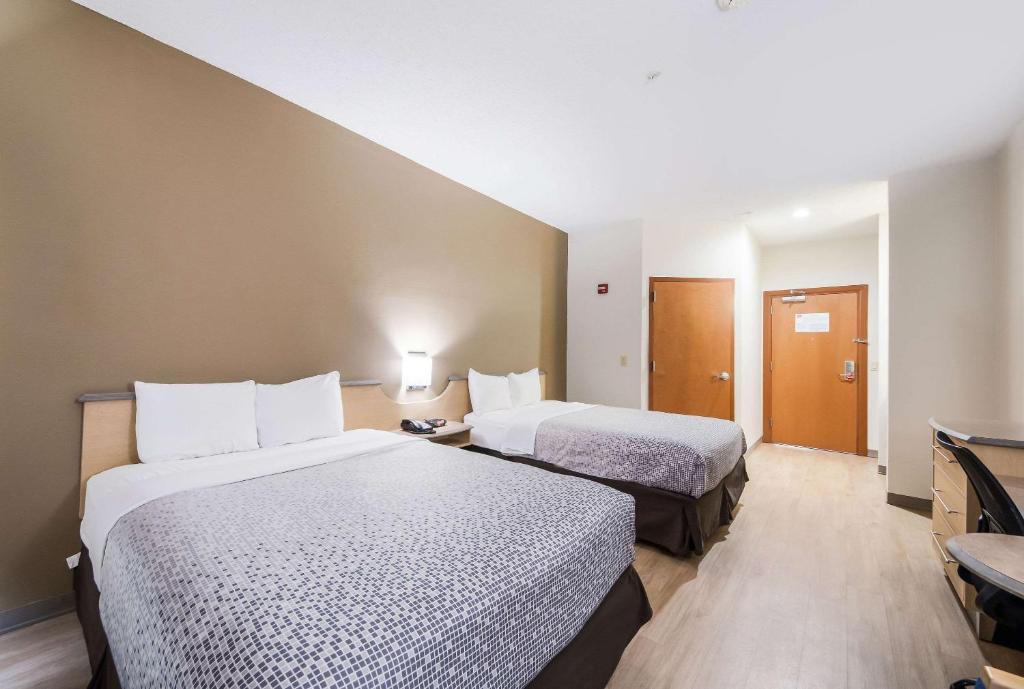 Postel nebo postele na pokoji v ubytování Econo Lodge Laredo