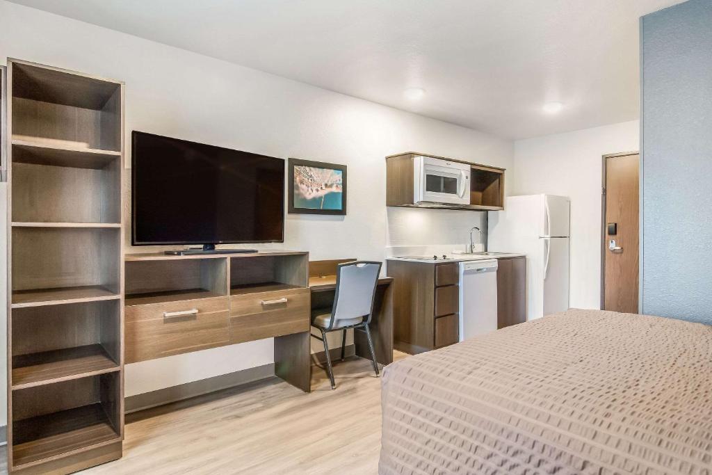 WoodSpring Suites Jacksonville Baymeadows - Housity