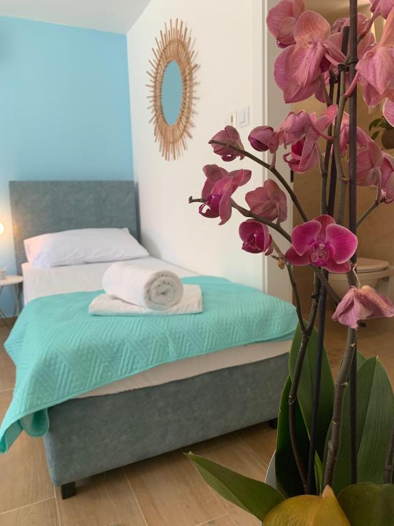 Madonna Guesthouse II - 13