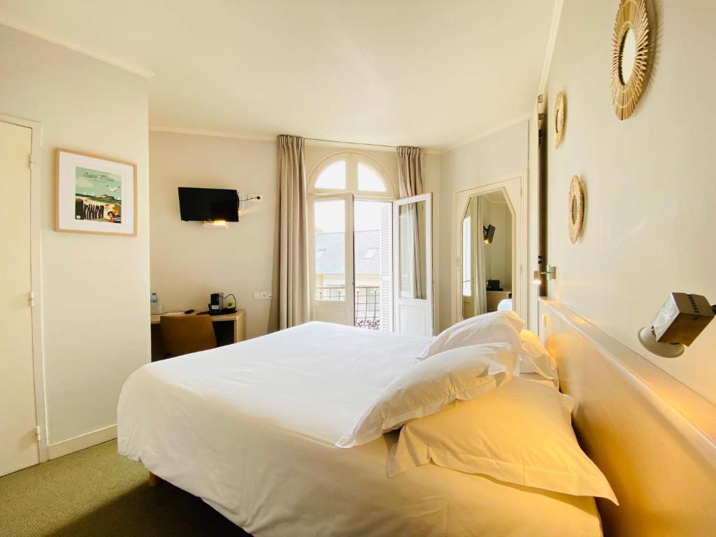 Postel nebo postele na pokoji v ubytování Hotel du Parc