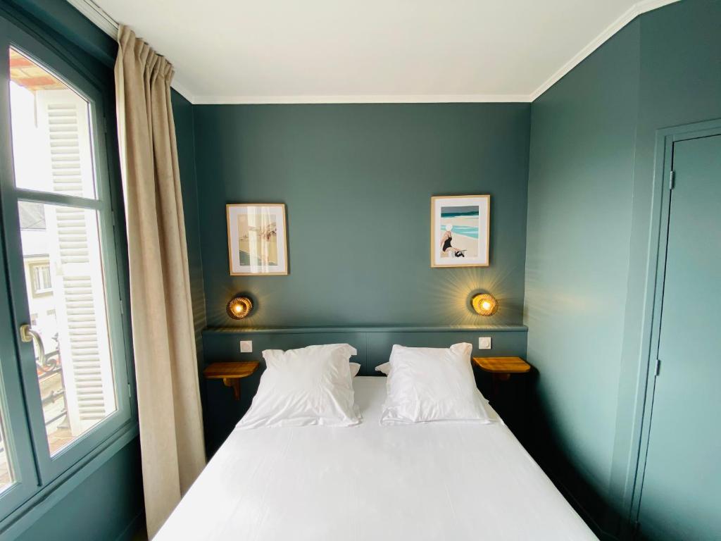 Postel nebo postele na pokoji v ubytování Hotel du Parc