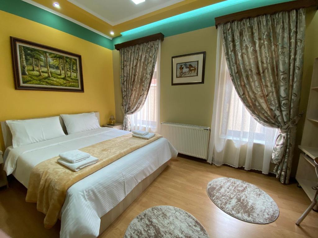 Postel nebo postele na pokoji v ubytování Vila A Hotel