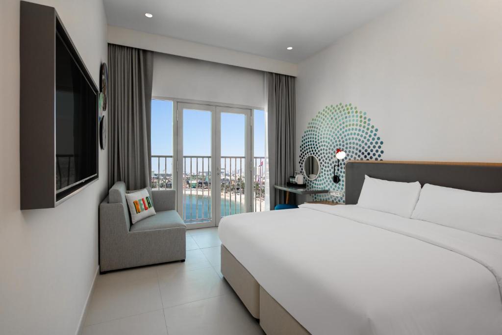 
Rover Room Sea View Free Shuttle Service to Dubai Mall, Private Beach
