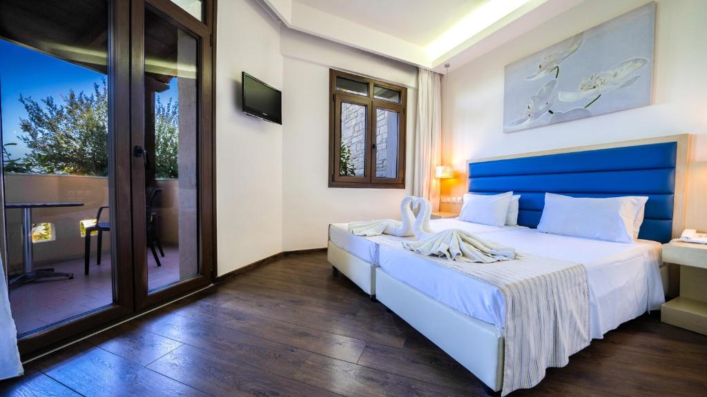 Postel nebo postele na pokoji v ubytování Forest Park Hotel