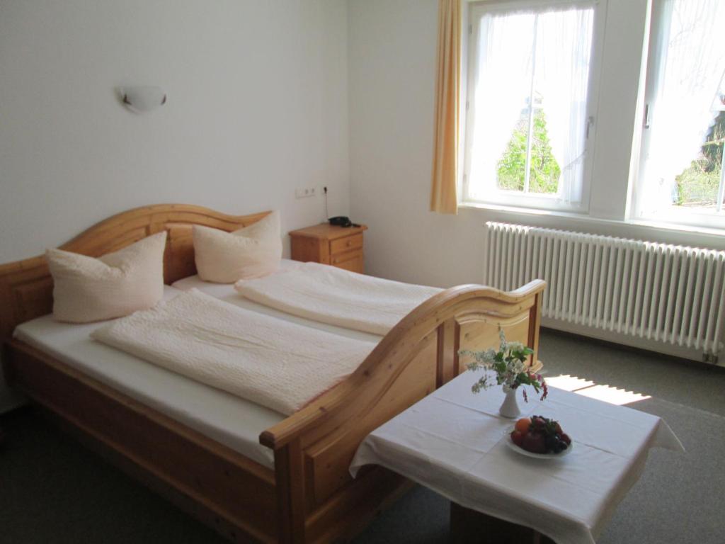 Gasthaus Kreuzにあるベッド